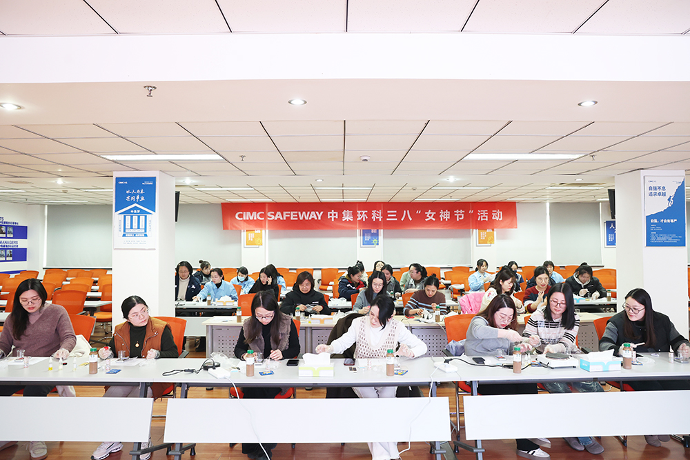 �������� �������̡���һ������չ�����ˡ���Ů��ϵ�л